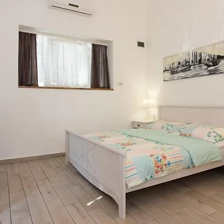 Stonehouse Apartment Icici