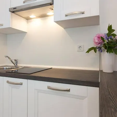 Stonehouse Apartment *